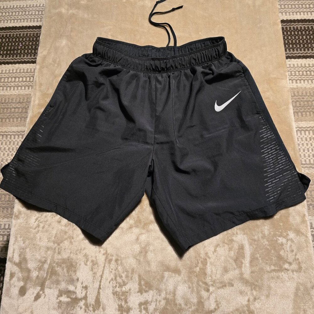 Nike medium athletic shurts black